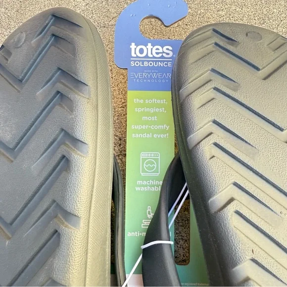 NWT Totes Black Flip Flops - Picture 6 of 7